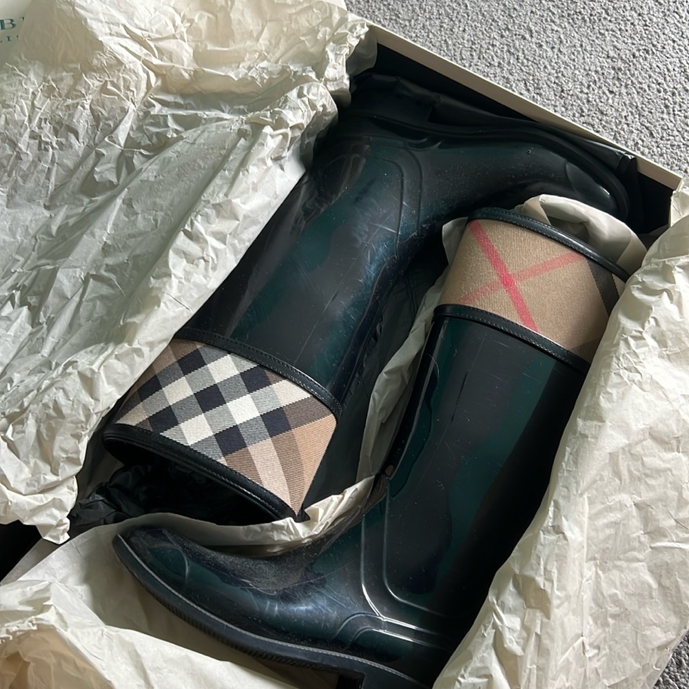 Burberry rain boots size 36